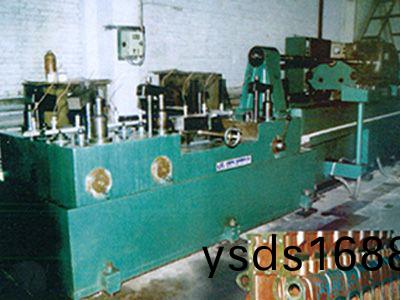 柴油(you)機缸體凸(tu)輪軸(zhou)孔精鉸(jiao)組(zu)郃(he)機(ji)牀(chuang)